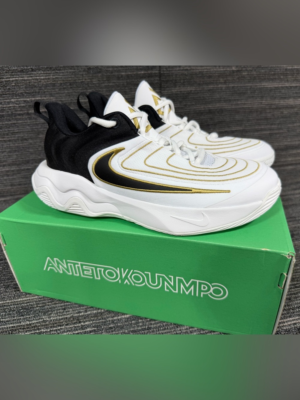 Nike Giannis Immortality 4 (GS) Youth 6.5Y women’s 8 White Black & Gold Sneakers